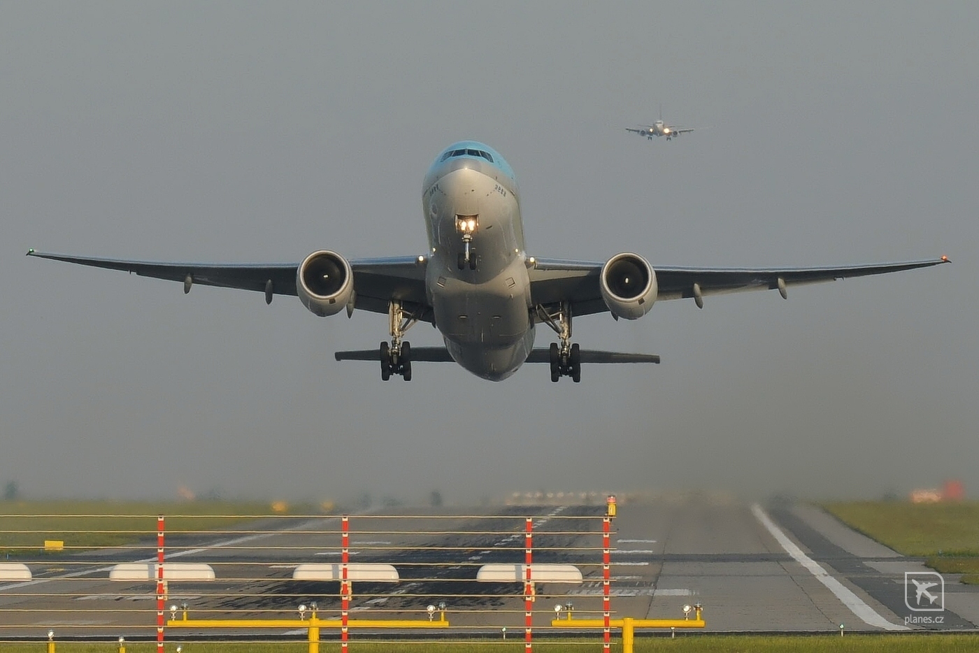 b777-2b5er-hl7766-korean-air-kal-ke-praha-ruzyne-prg-lkpr