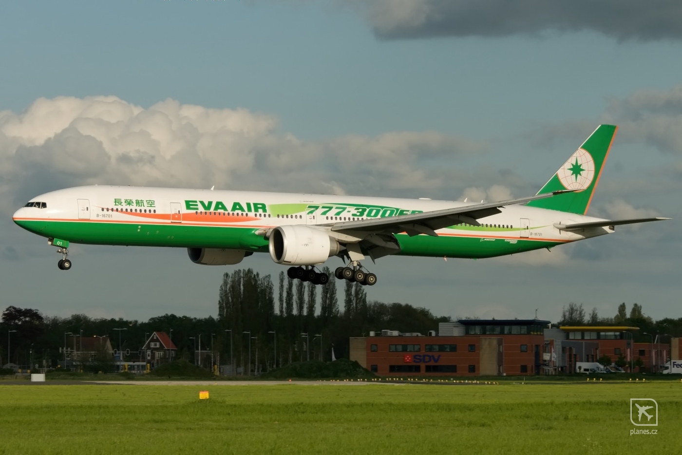 b777-35eer-b-16701-eva-air-eva-br-amsterdam-ams-eham